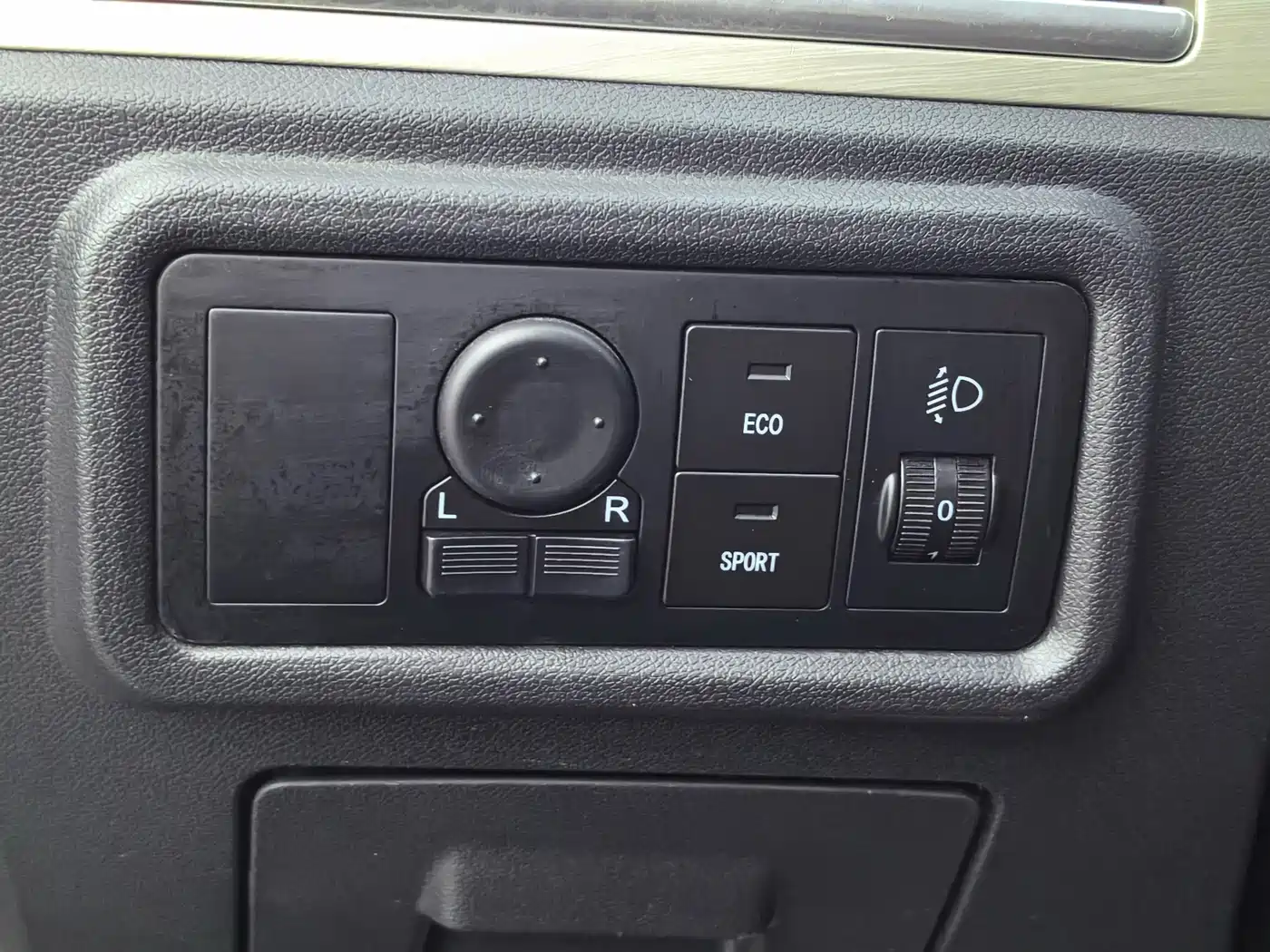 Dayun Yuehu 2022 2022 30.66kWh 2WD Standard Edition