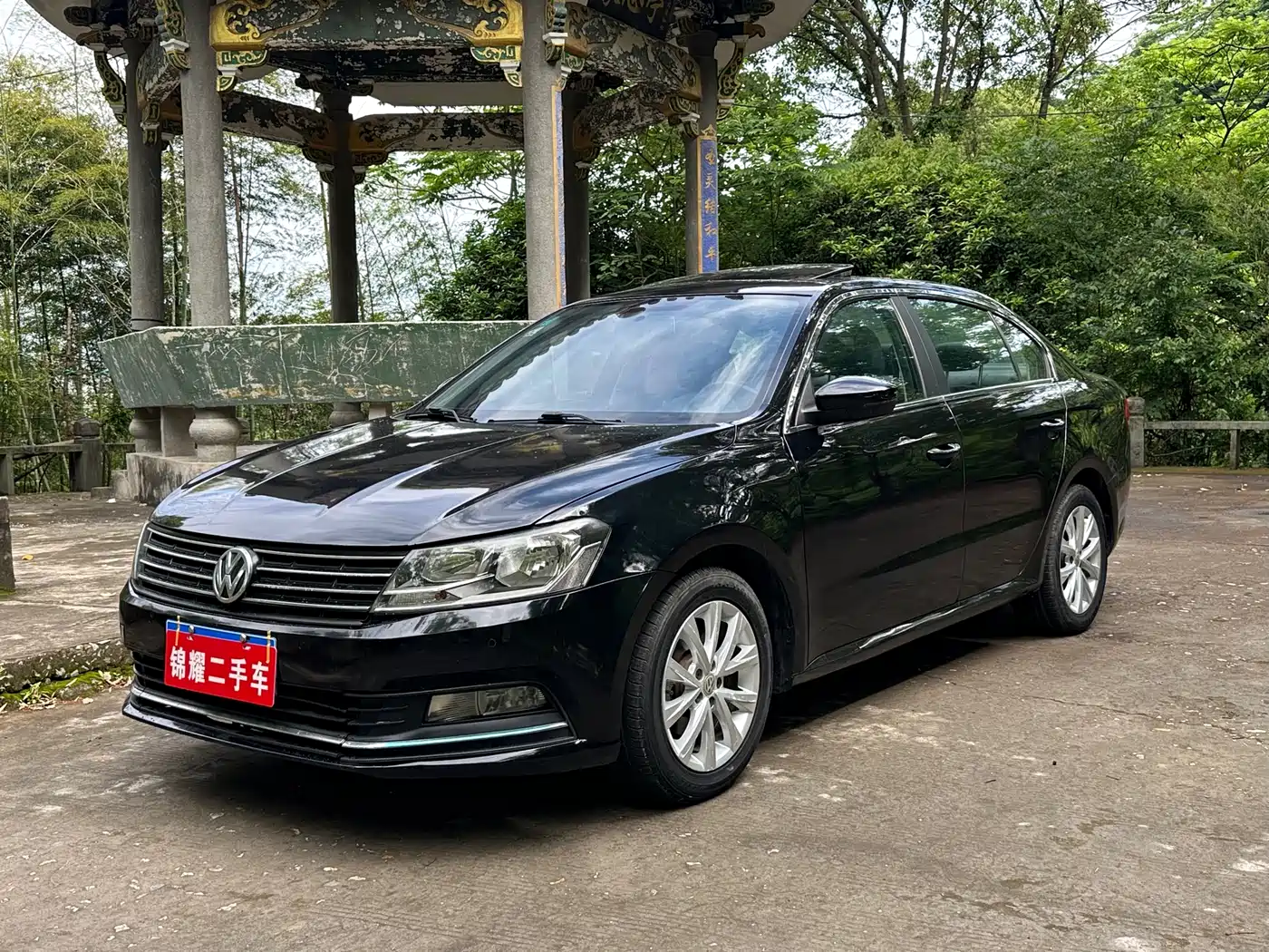Volkswagen Lavida 2015 1.6L Automatic Comfort Edition фото 3