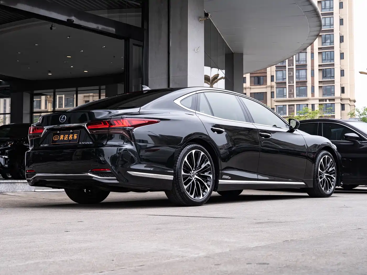 Lexus LS 2021 500h Executive Edition фото 3