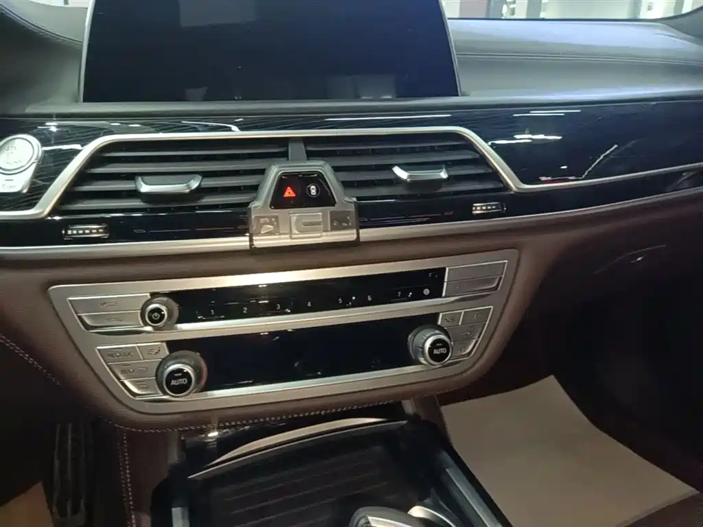 BMW 7 Series 2019 Facelift 730Li M Sport Package фото 13