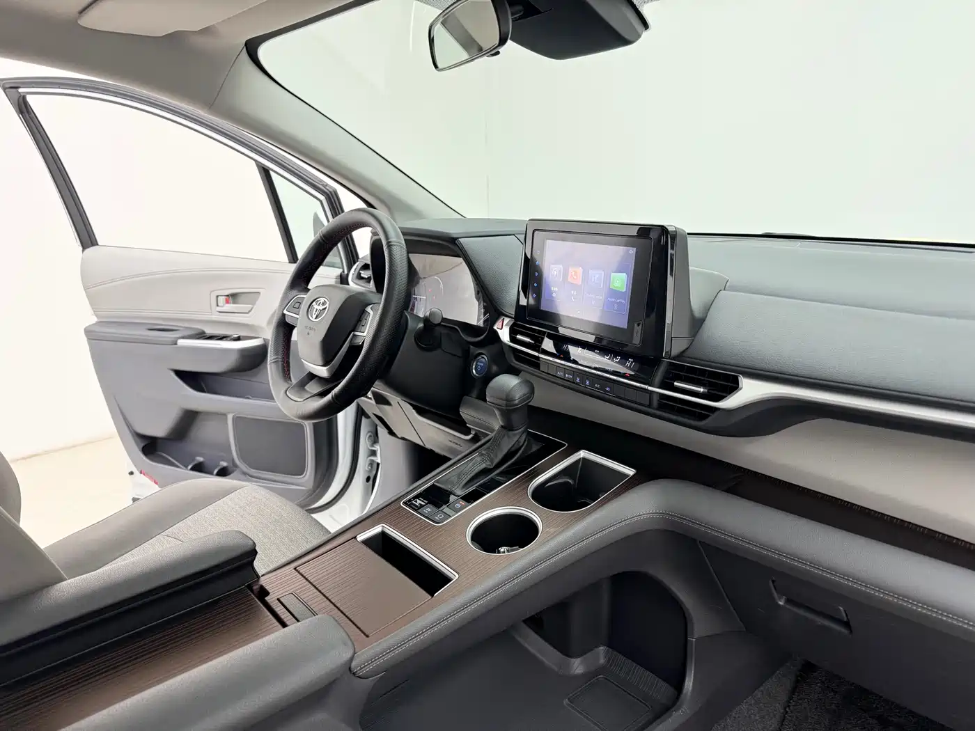Toyota Sienna 2021 2.5L Hybrid Comfort Edition фото 10