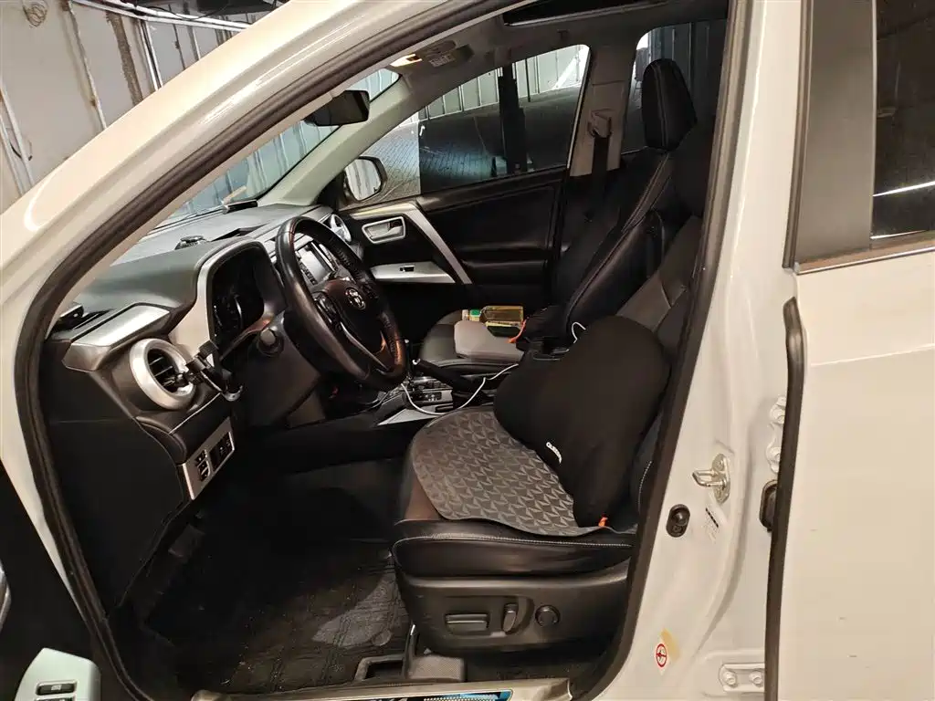 Toyota RAV4 Rongfang 2016 2.0L CVT 2WD Smart (China V) фото 8