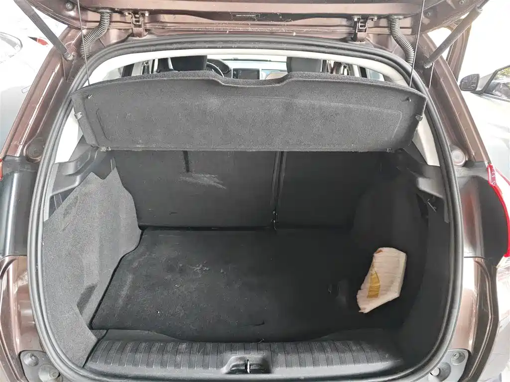 Peugeot 2008 2014 1.6L Automatic Fashion Edition фото 10