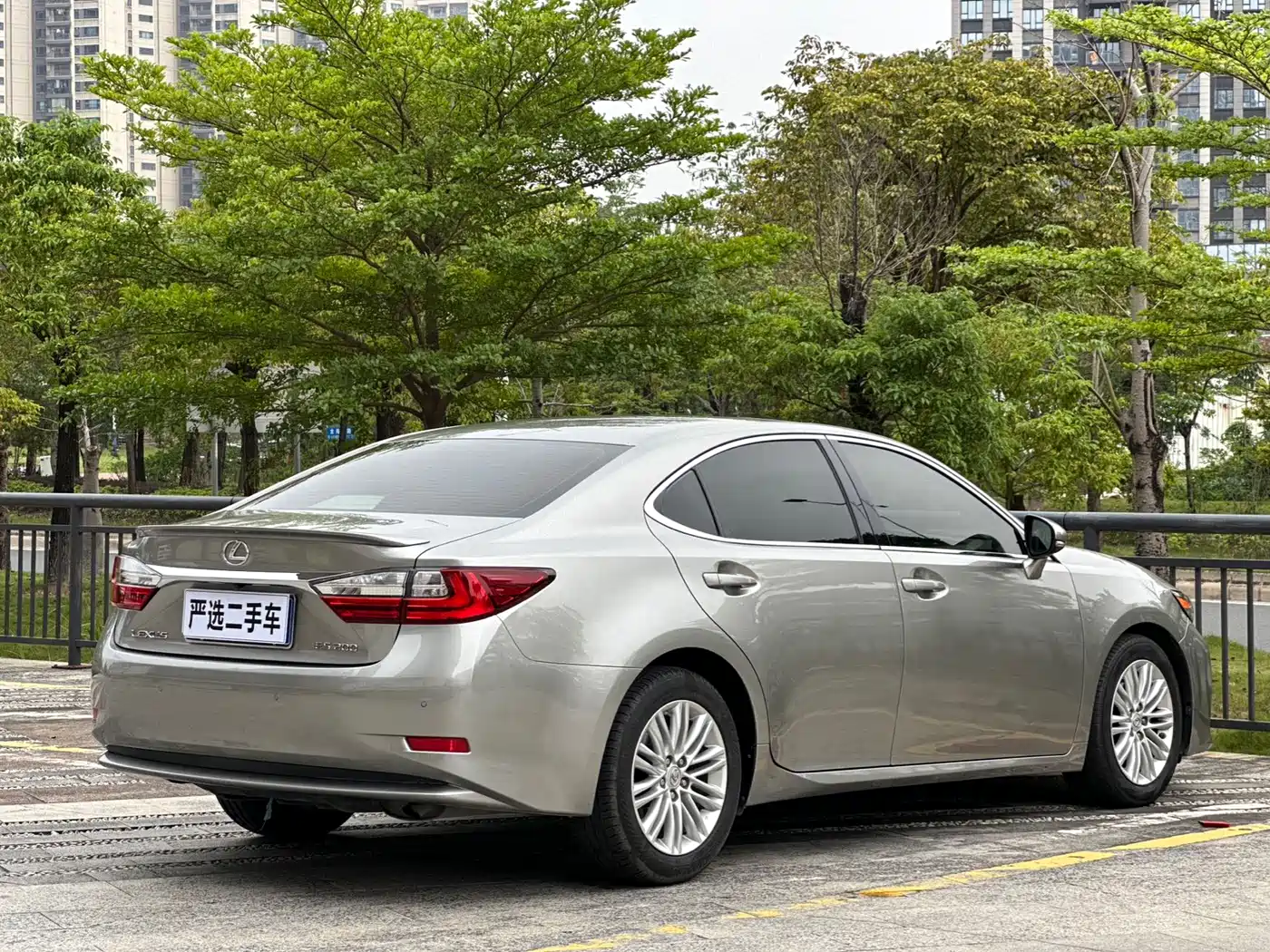Lexus ES 2015 200 Elite Edition фото 9