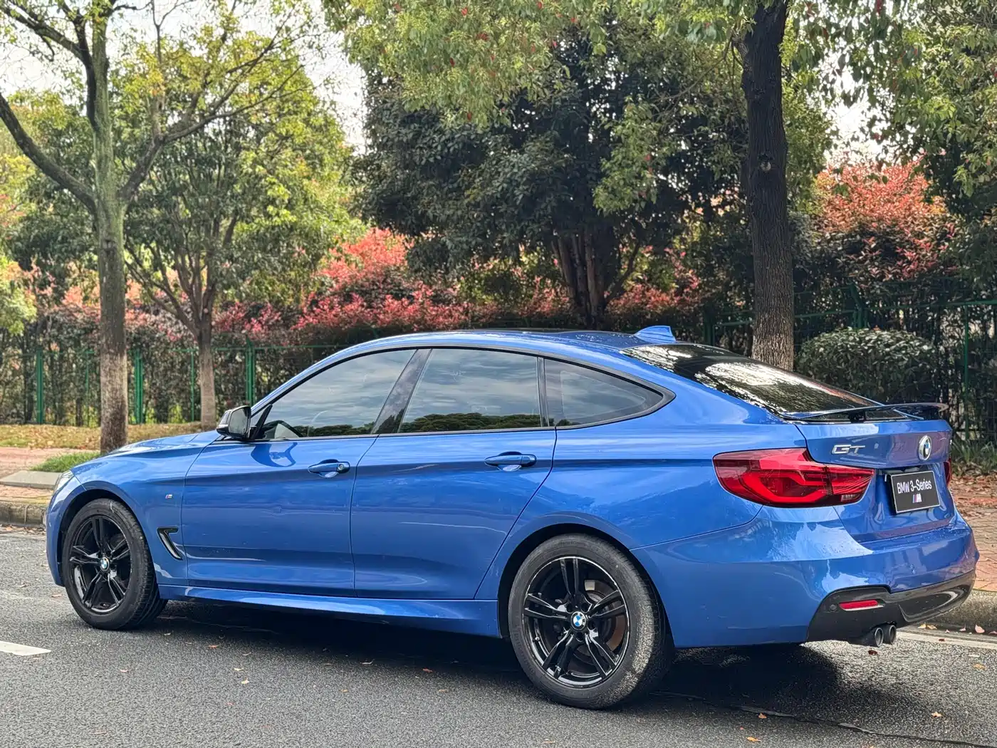 BMW 3 Series GT 2020 320i M Sport Black Night Edition фото 9