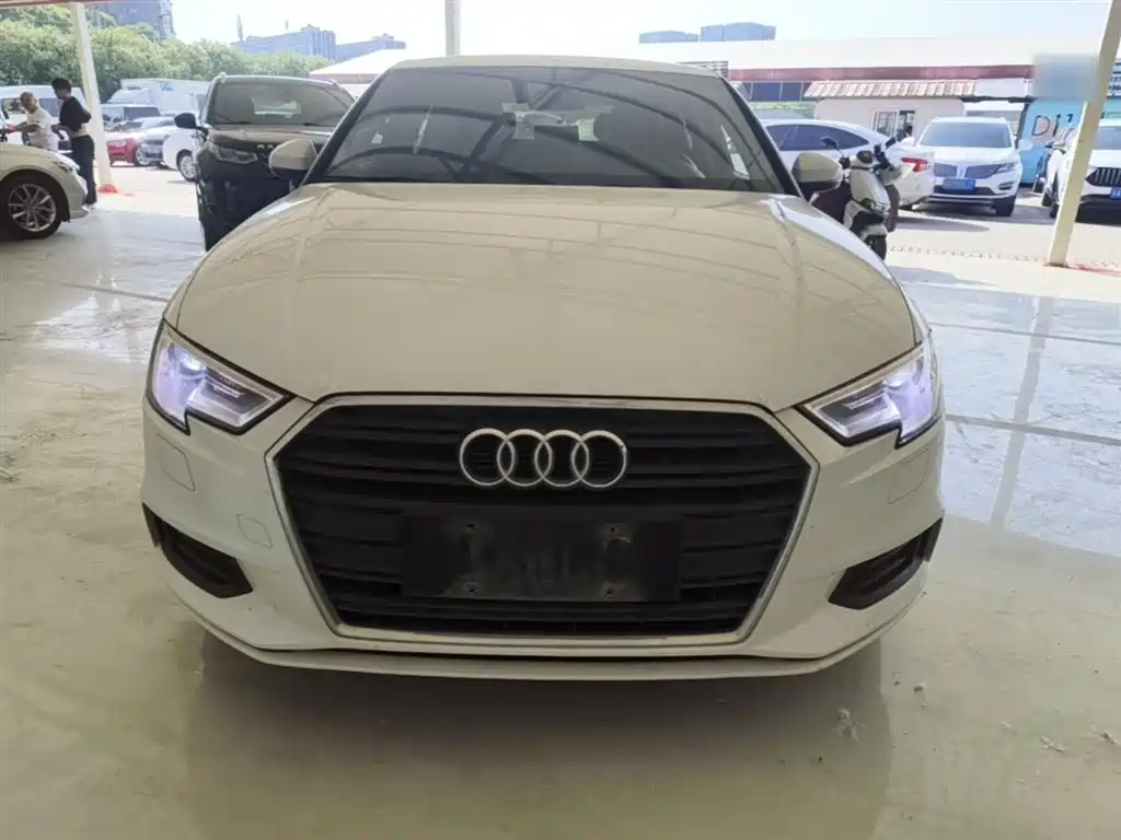 Audi A3 2018 30th Anniversary Limousine 35 TFSI Progressive фото 3
