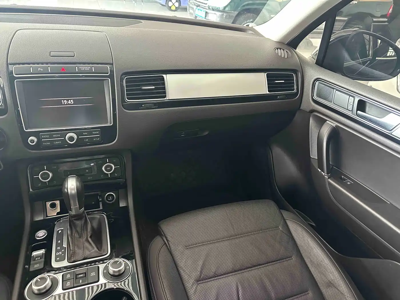 Volkswagen Touareg 2018 3.0TSI Glory Collector's Edition фото 14