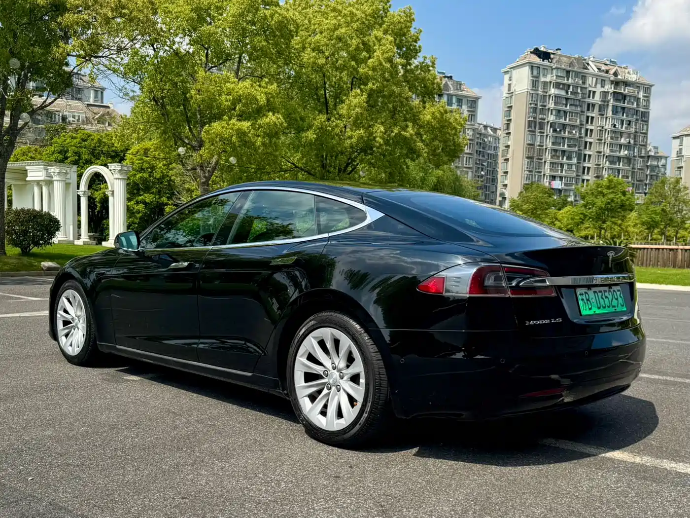 TESLA MODEL S