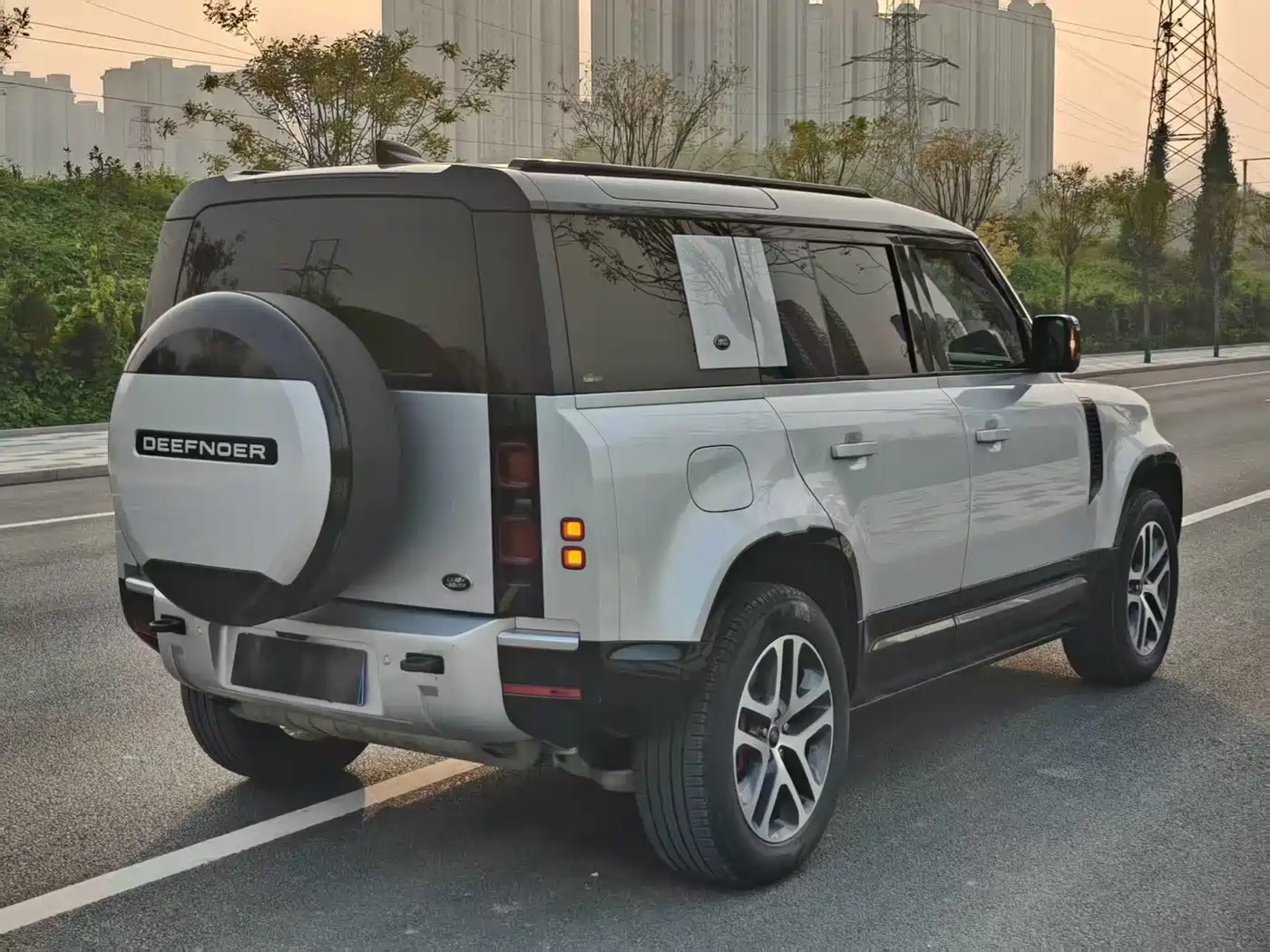 Land Rover Defender 2021 110 P400 X-DYNAMIC HSE фото 9