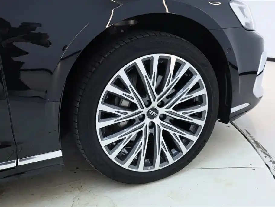 Audi A8 2023 A8L 50 TFSI quattro Premium фото 11
