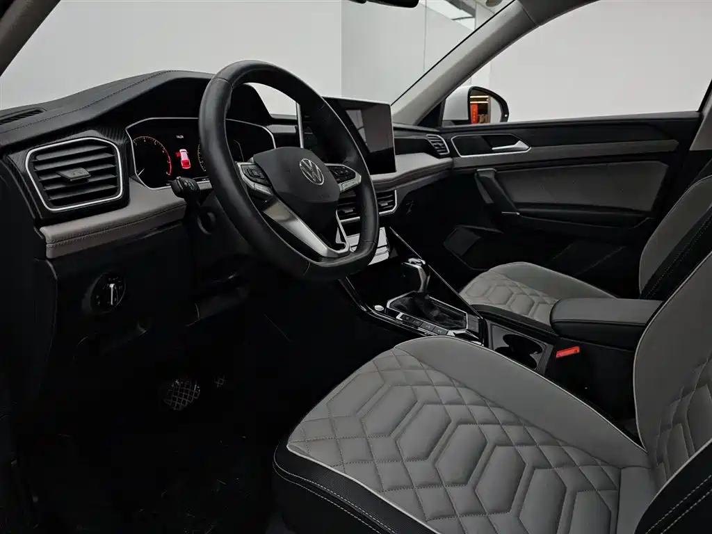Volkswagen Tayron 2023 300TSI 2WD Luxury Plus Advanced Edition фото 3