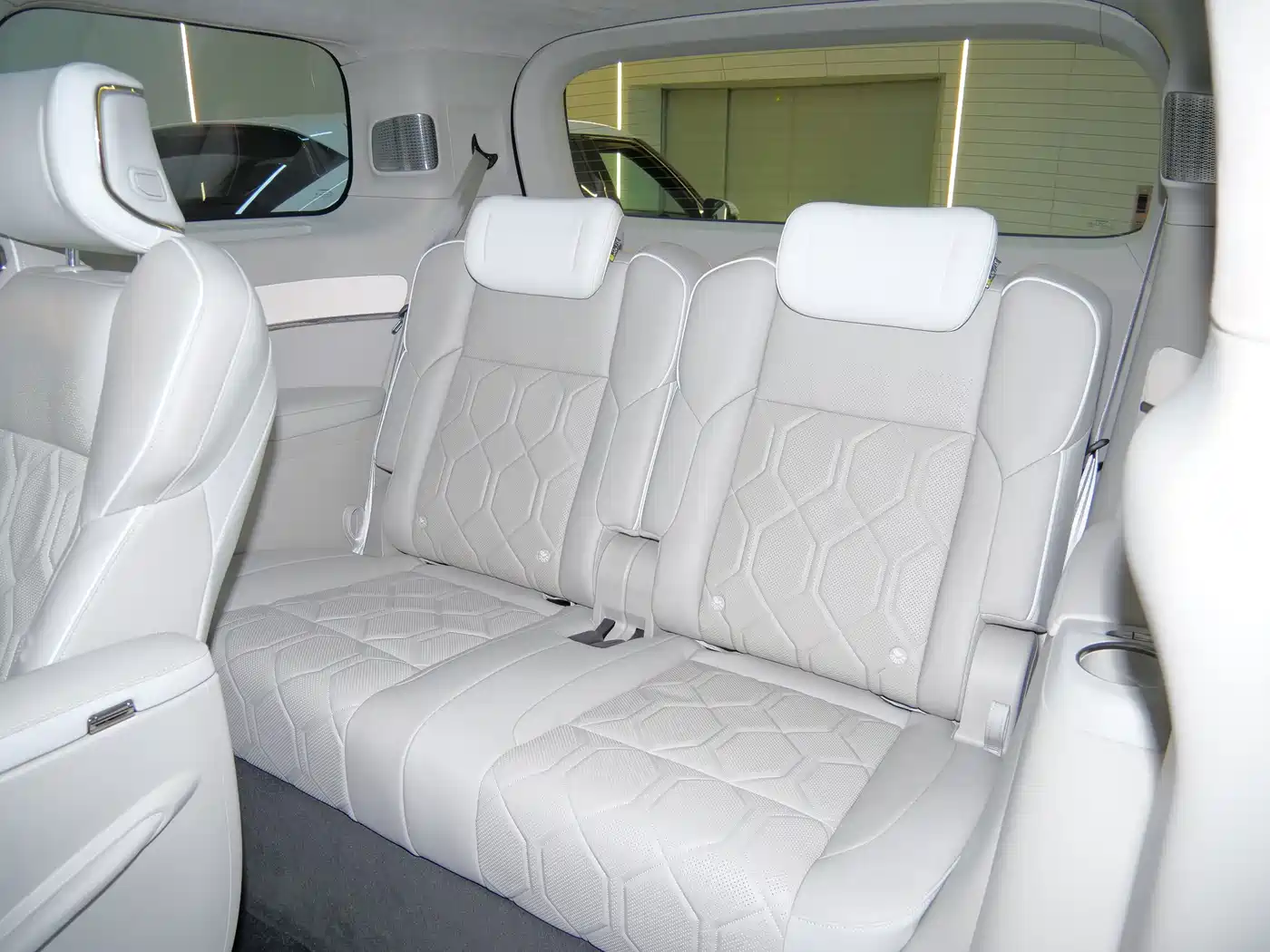 Volvo EM90 2024 2025 Ultra Six-Seater