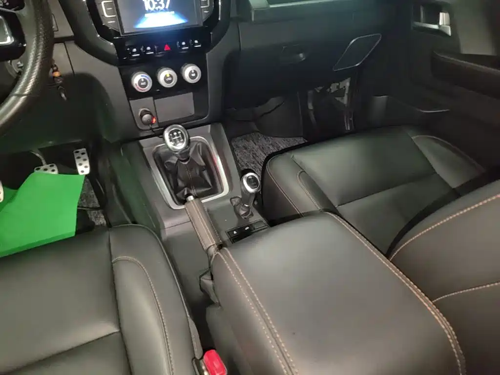 BAIC ORV Beijing Offroad BJ40 2016 2016 Model 40L 2.0T Manual 4WD Premium