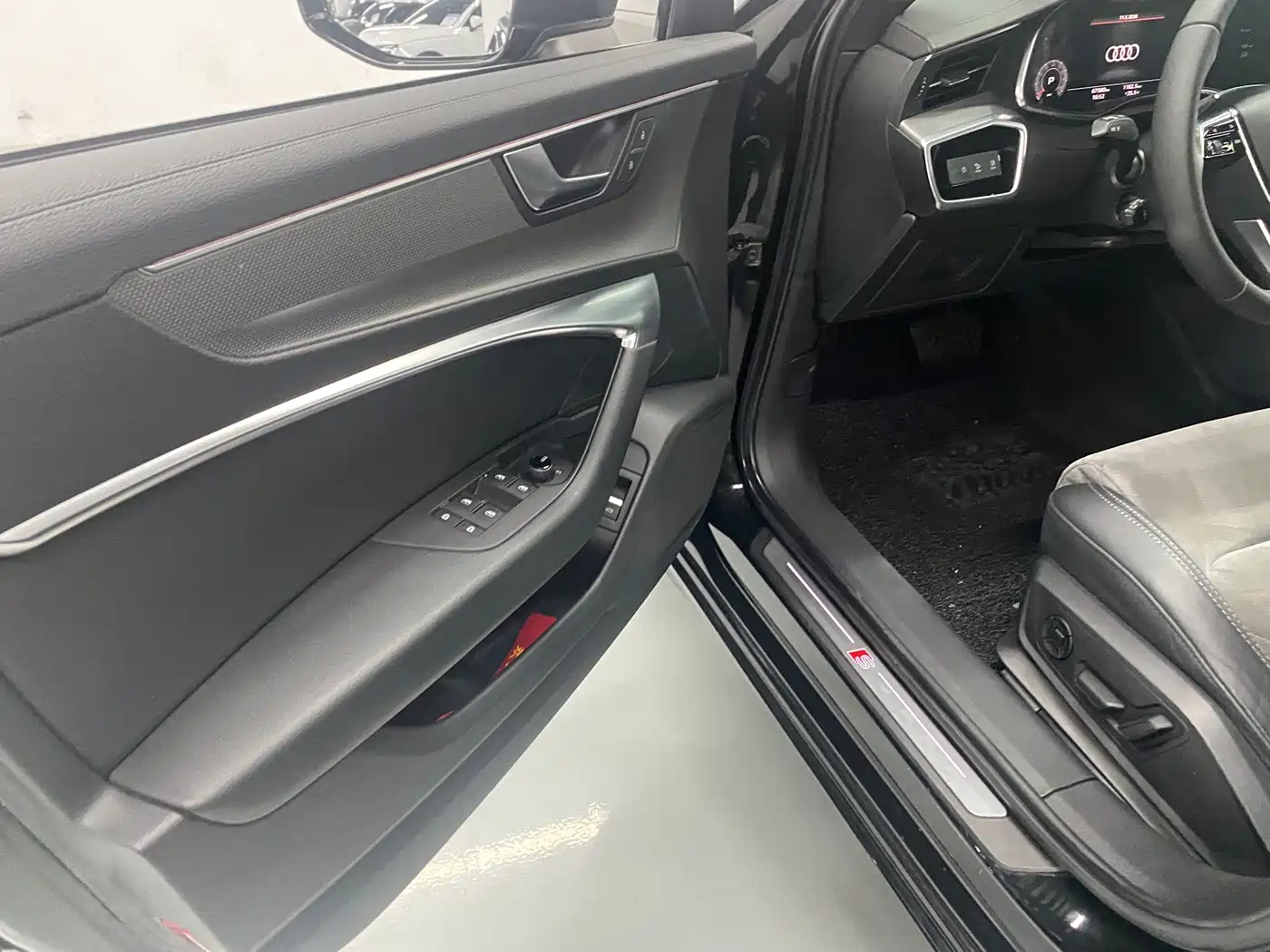 Audi A6L 2021 40 TFSI Luxury Elegance фото 17