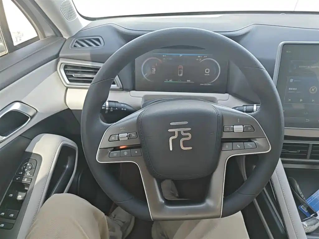 BYD Yuan UP 2024 401KM Leading Edition фото 11