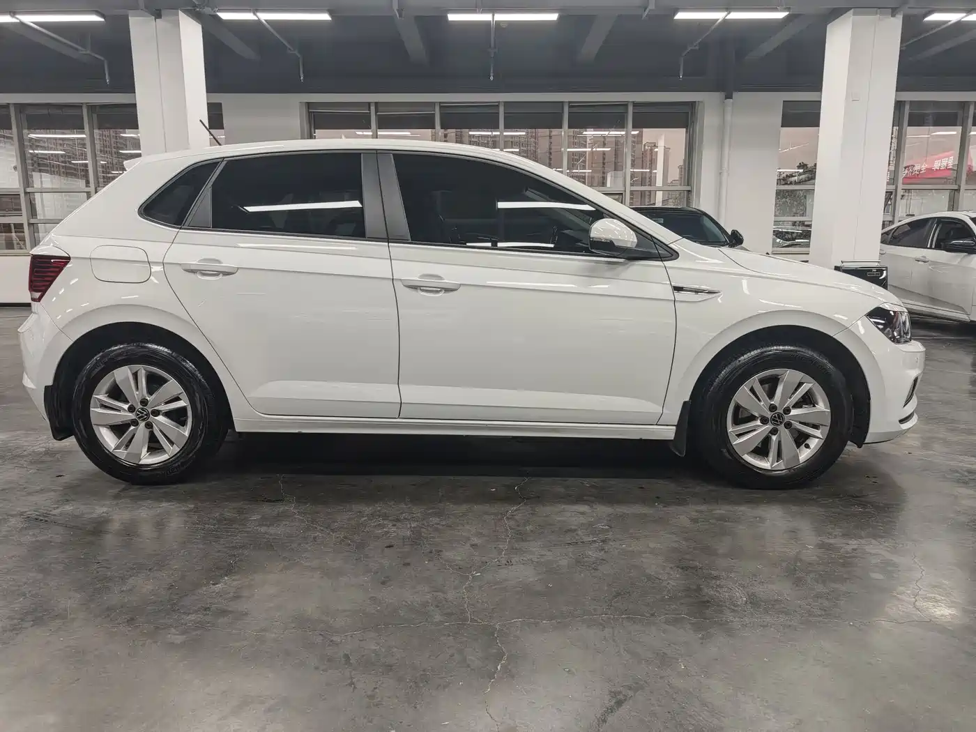 VOLKSWAGEN POLO