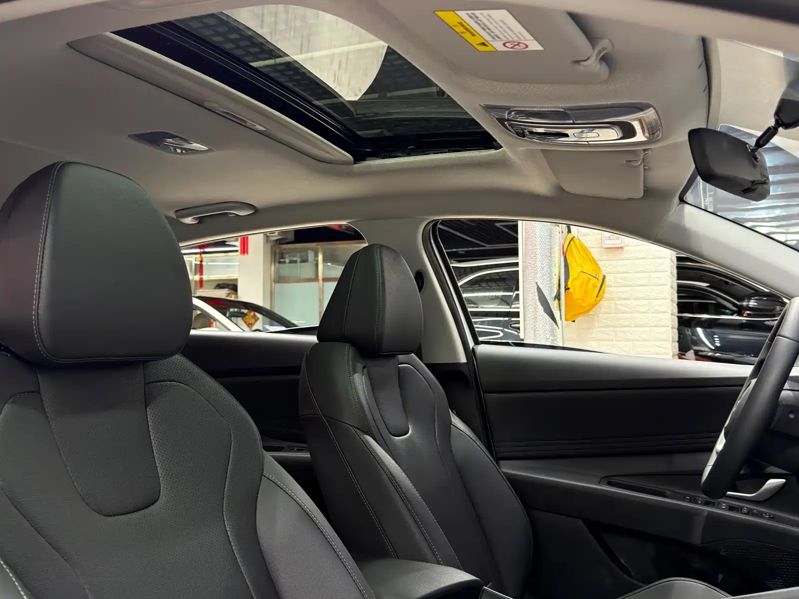 Фото 24 - Hyundai Elantra