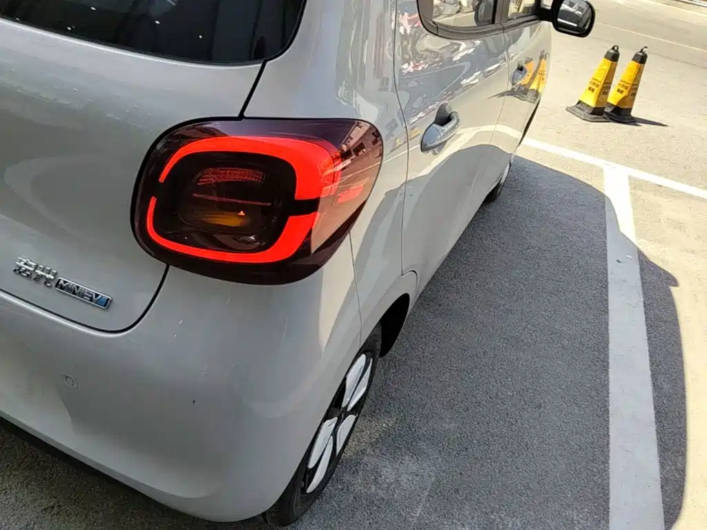 Wuling Motors Hongguang MINIEV 2026 2025 4-Door Advanced