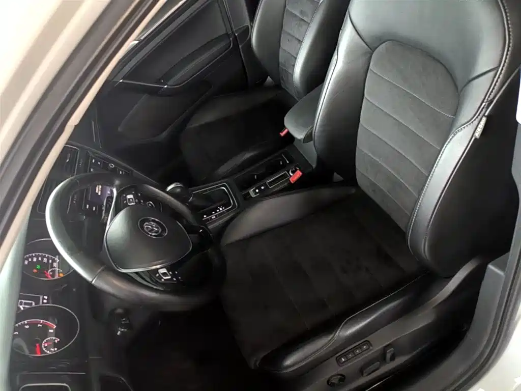 Volkswagen Golf 2018 230TSI Automatic Luxury фото 15