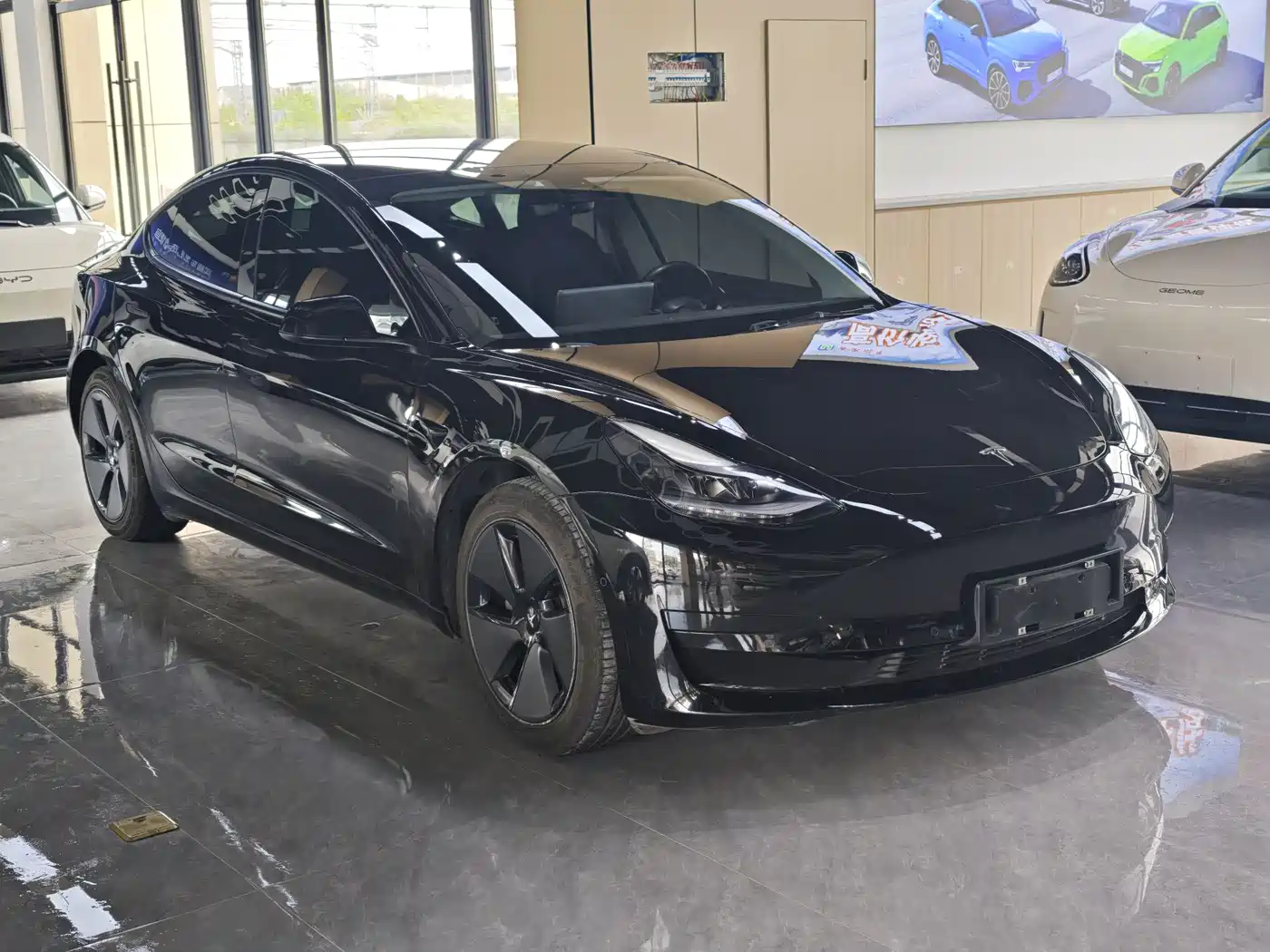 TESLA MODEL 3