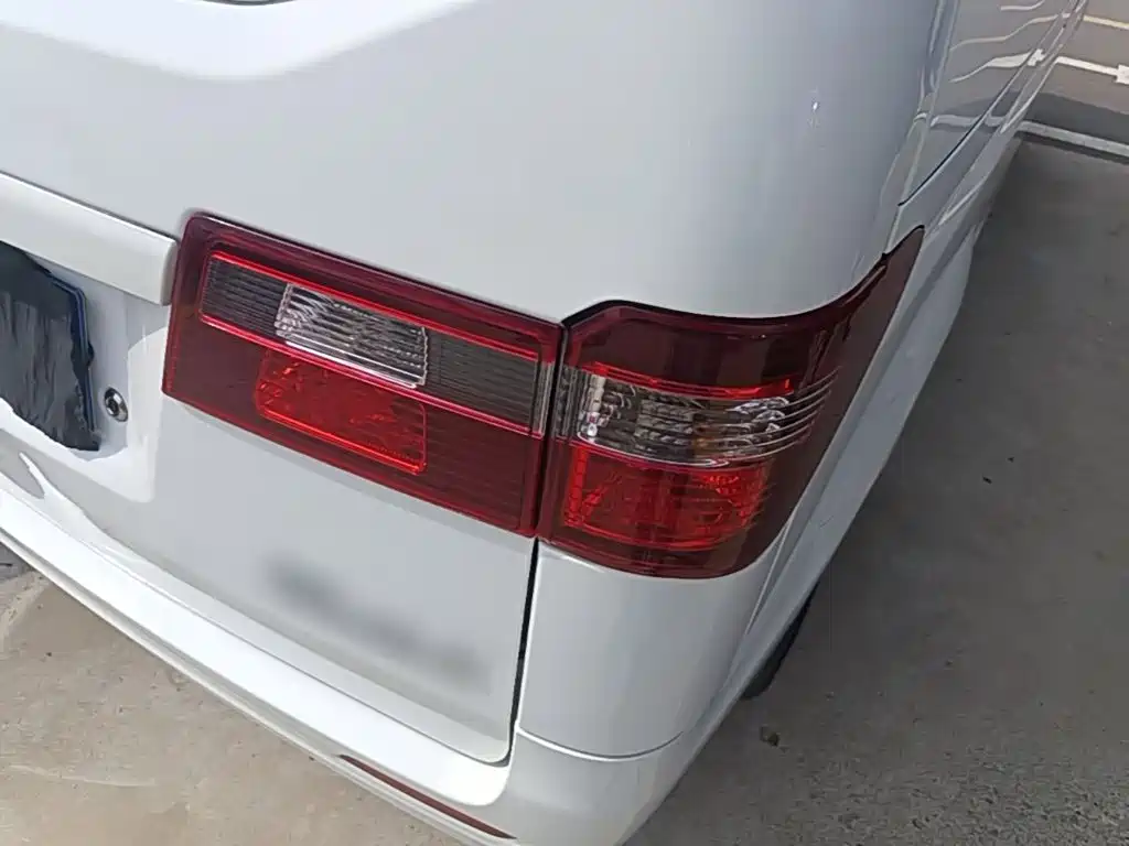 Jinbei Golden Sea Lion M Classic 2024 2024 1.5L Engineering Lion Passenger Van 6-seater