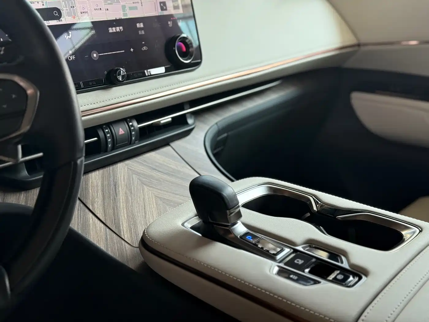 Lexus LM 2023 500h 6-Seater Prestige Edition фото 11