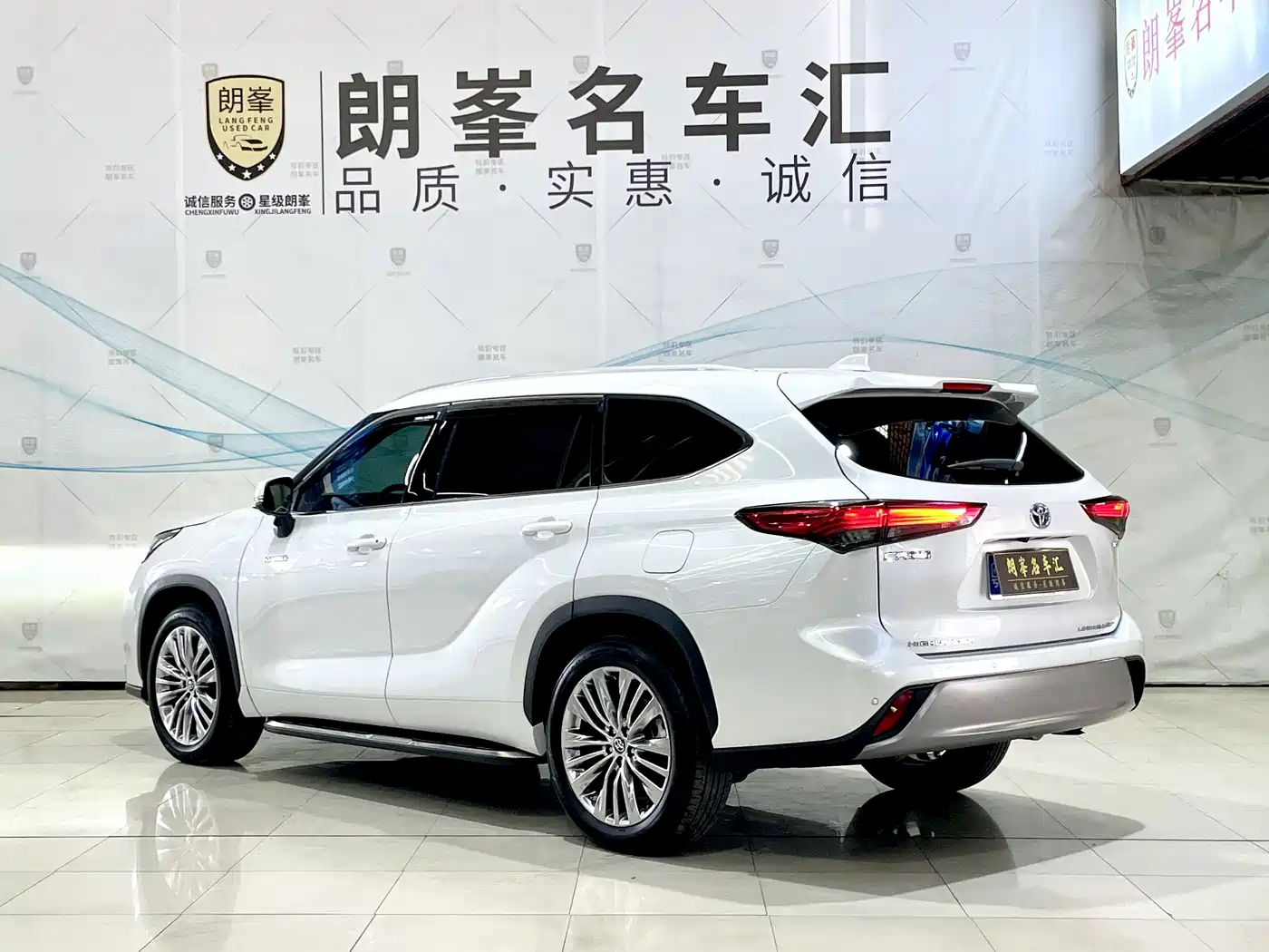 Toyota Highlander 2024 2.5L Smart Hybrid 4WD Ultimate 7-seater фото 6