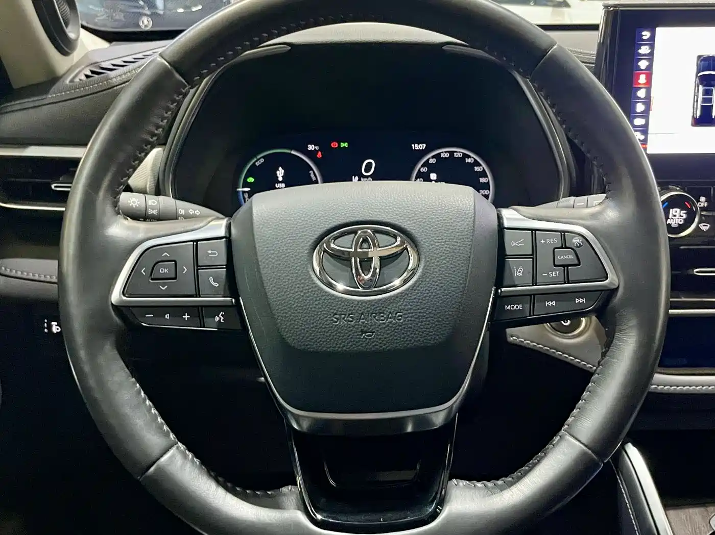 Toyota Highlander 2024 2.5L Smart Hybrid 4WD Ultimate 7-seater фото 10