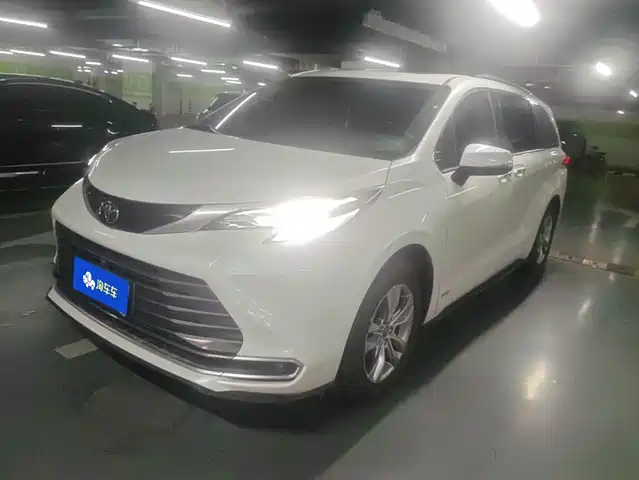 Toyota Sienna 2.5L, гибрид, Полный привод, Премиум
