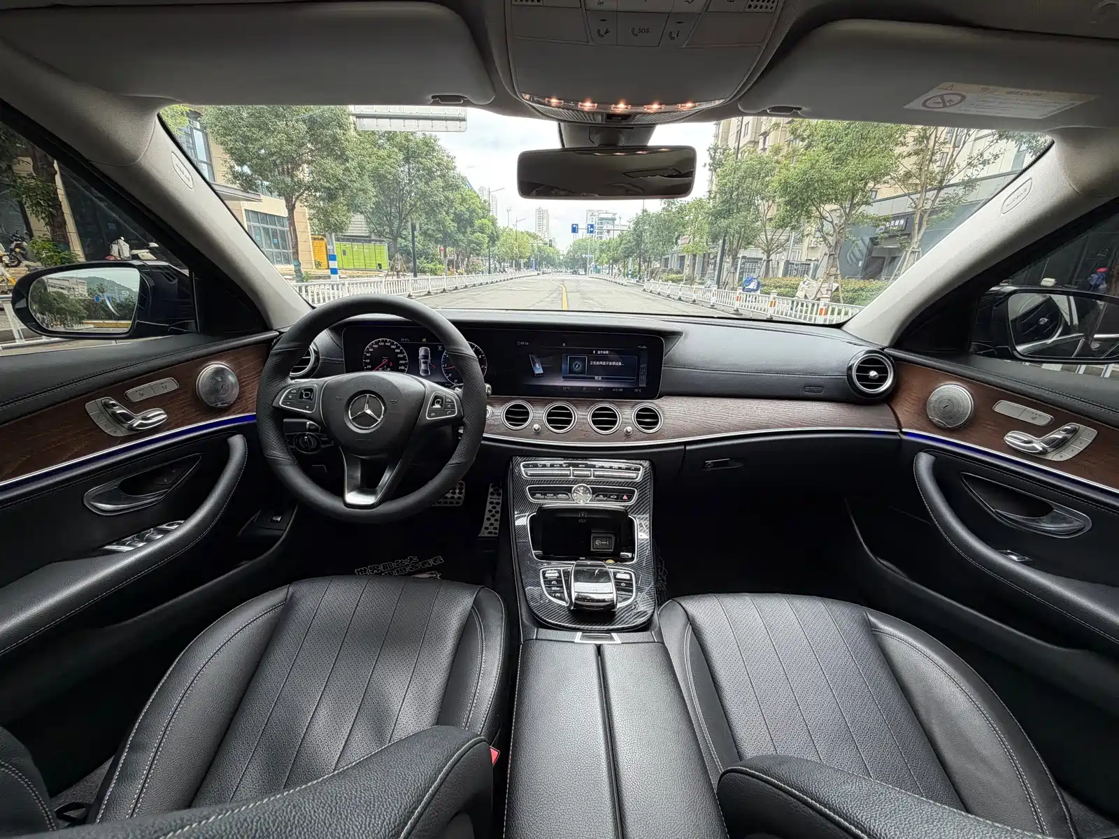Photo 8 - Mercedes-Benz E-Class