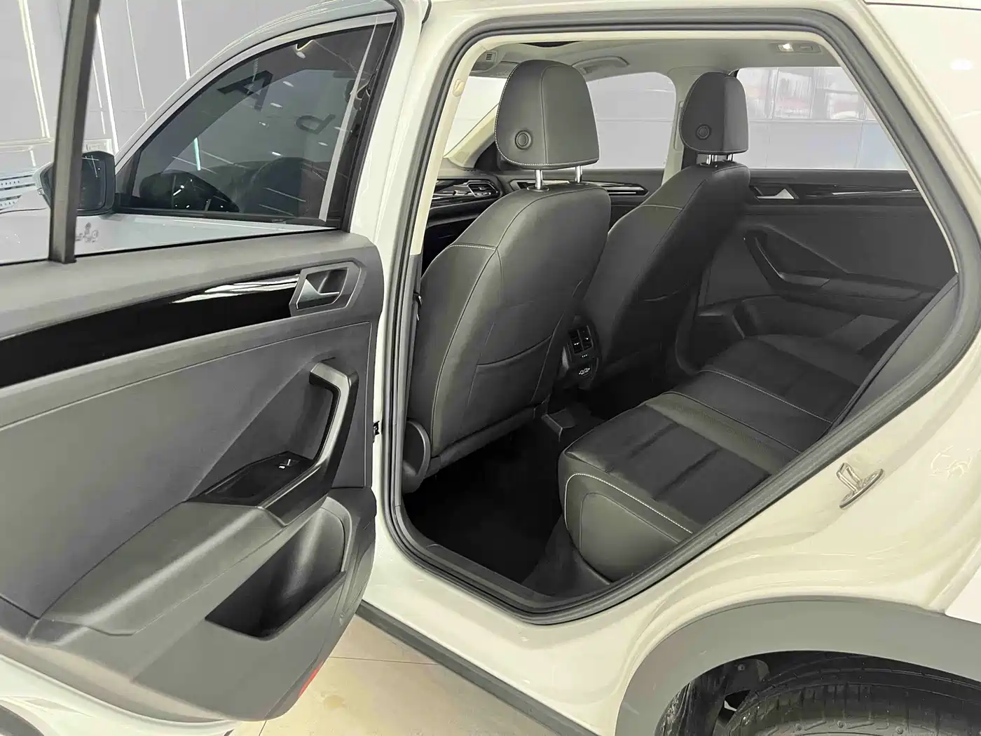 VOLKSWAGEN T ROC EXPLORING SONGS