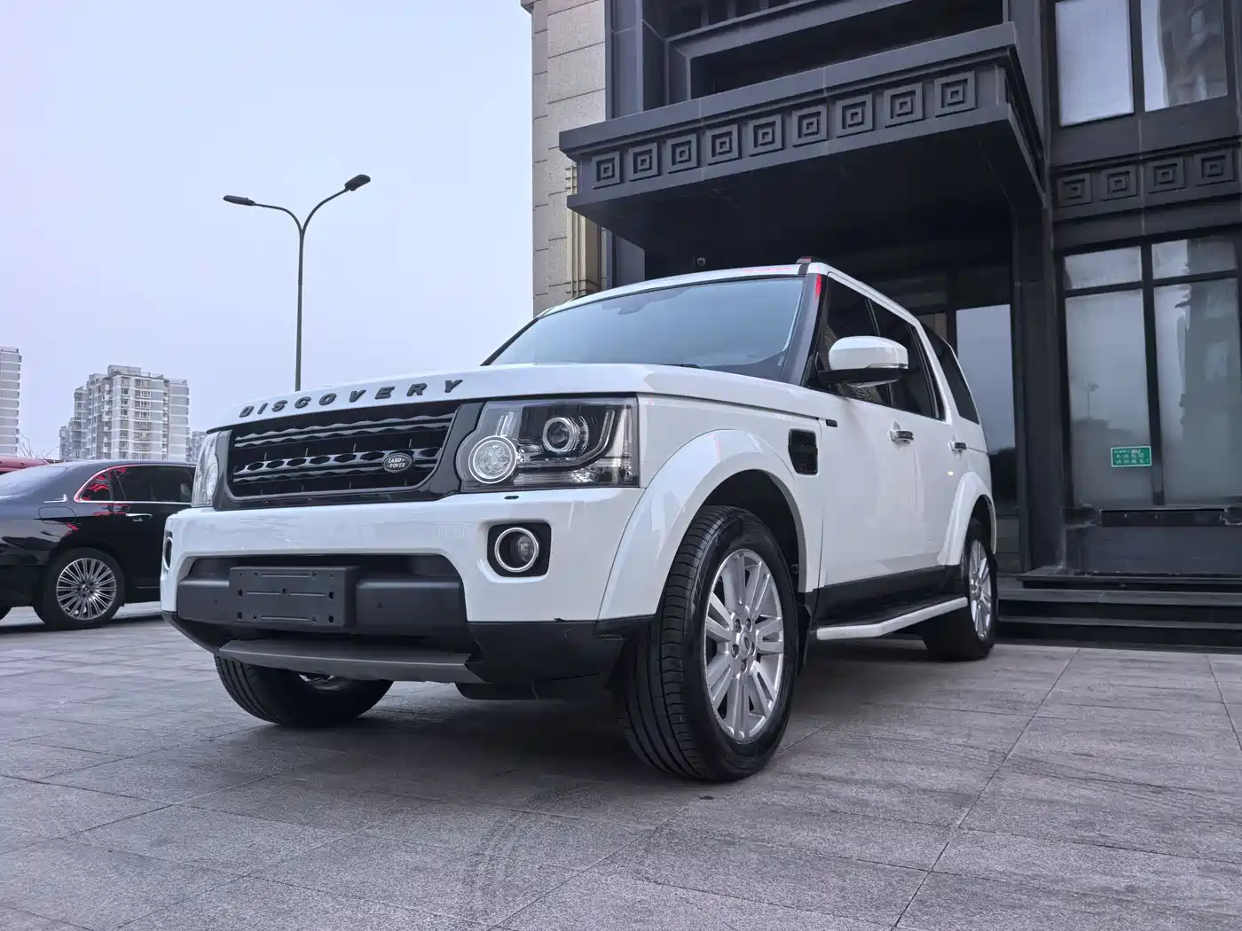 Land Rover Discovery 2016 3.0 SC V6 HSE фото 19