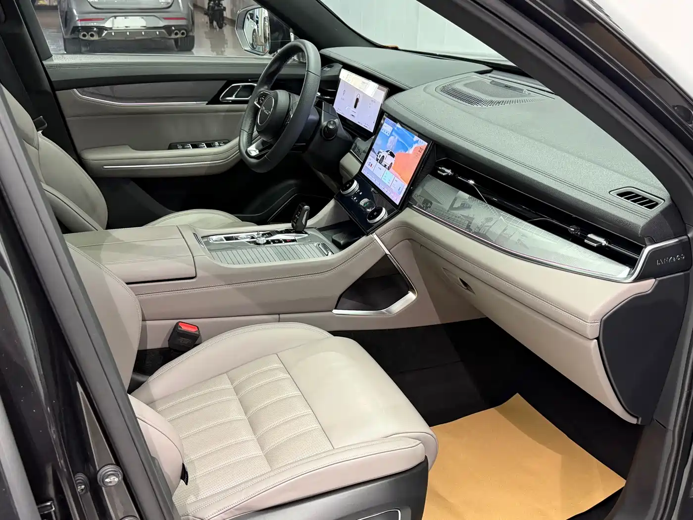 Lynk & Co 09 EM-P 2023 2023 2.0TD EM-P Voyage PM 7-Seater