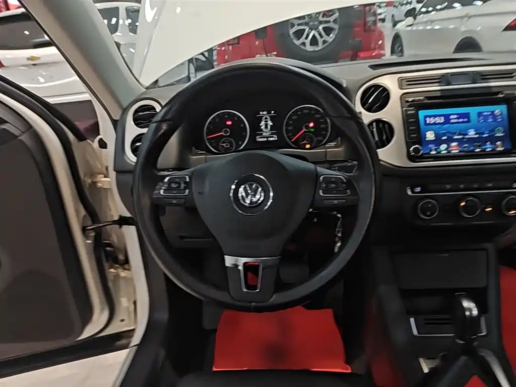 Volkswagen Tiguan 2015 1.8TSI Automatic 4WD Comfortline фото 11