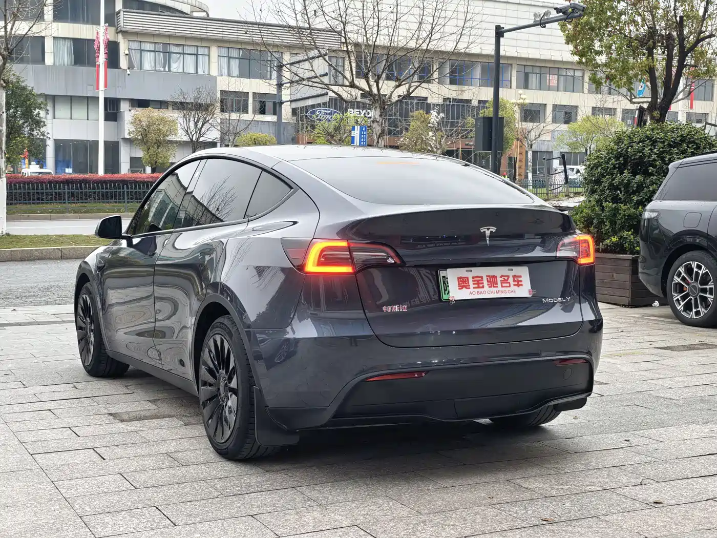 TESLA MODEL Y