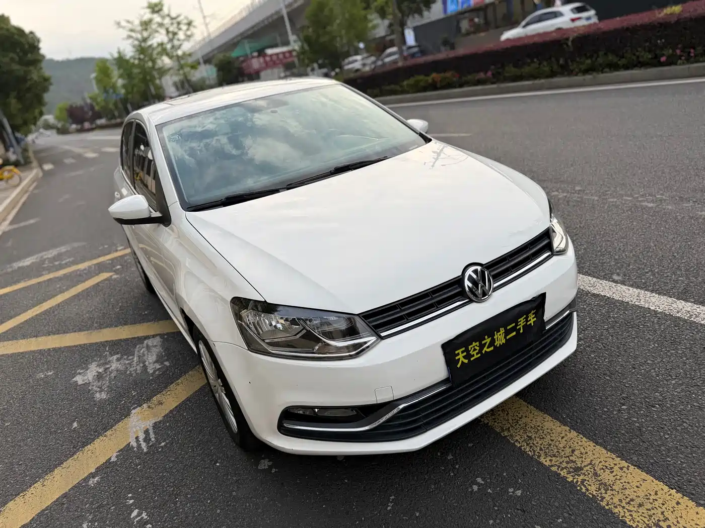 Volkswagen Polo 2016 1.6L Automatic Comfort фото 3