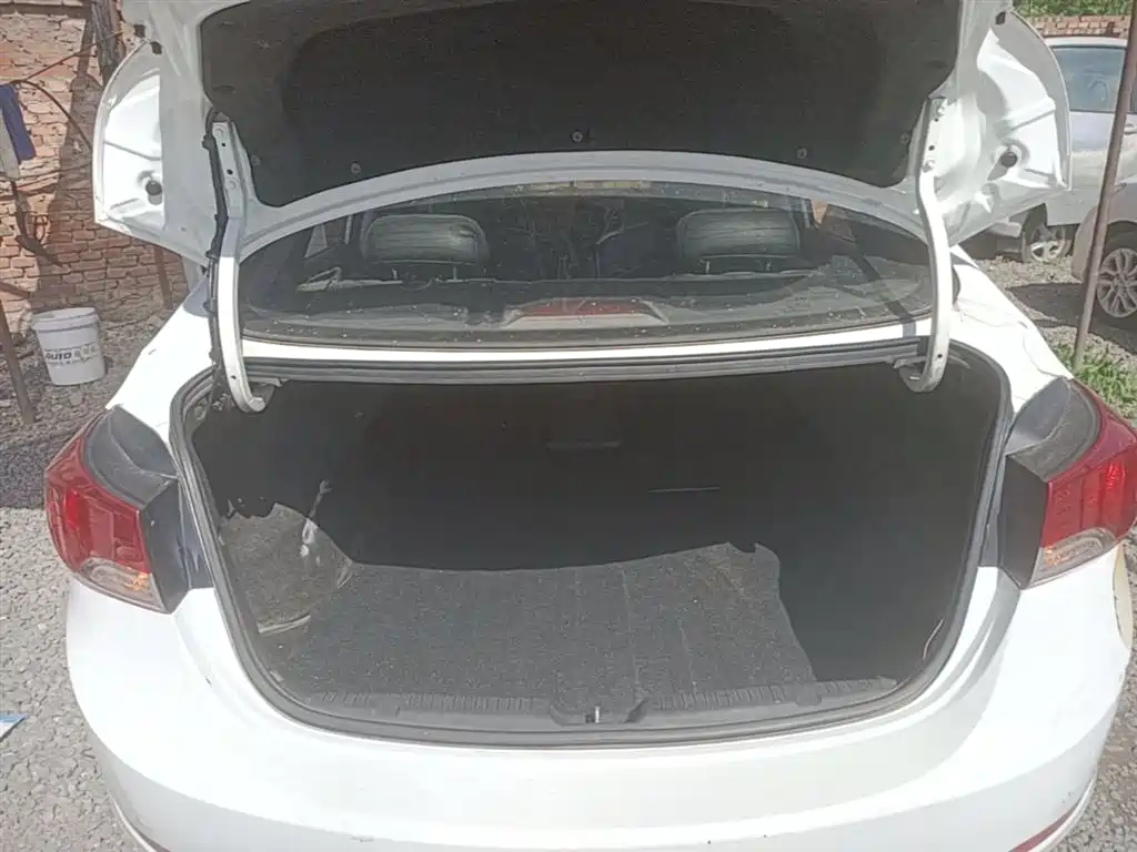 Hyundai Langdong 2013 1.6L Automatic Leading фото 19