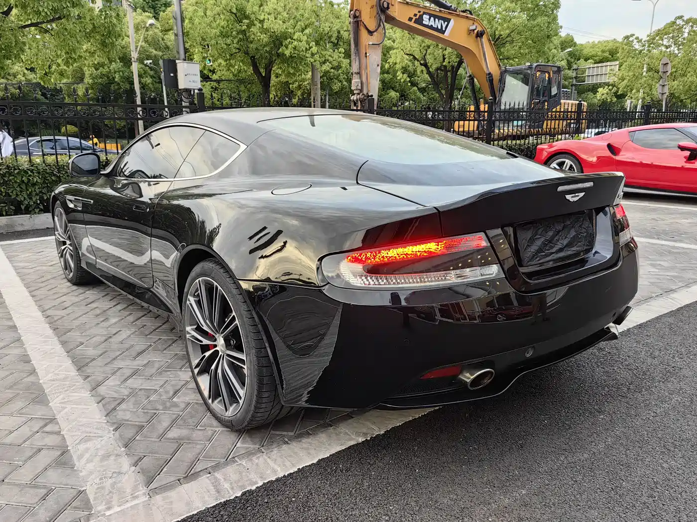 Aston Martin DB9 2014 2013 6.0L Coupe