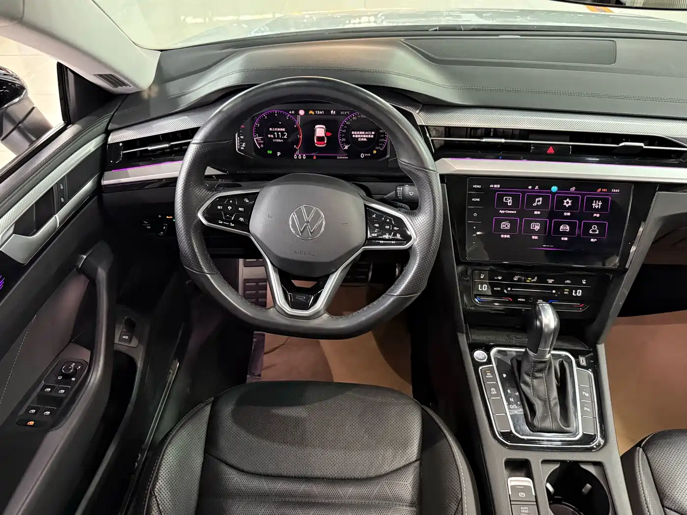 Volkswagen FAW-Volkswagen CC 2023 380TSI Eye-catching Edition фото 11