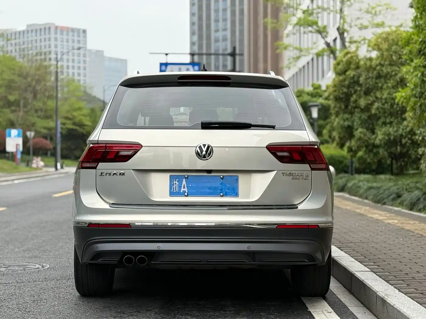 VOLKSWAGEN TIGUAN L