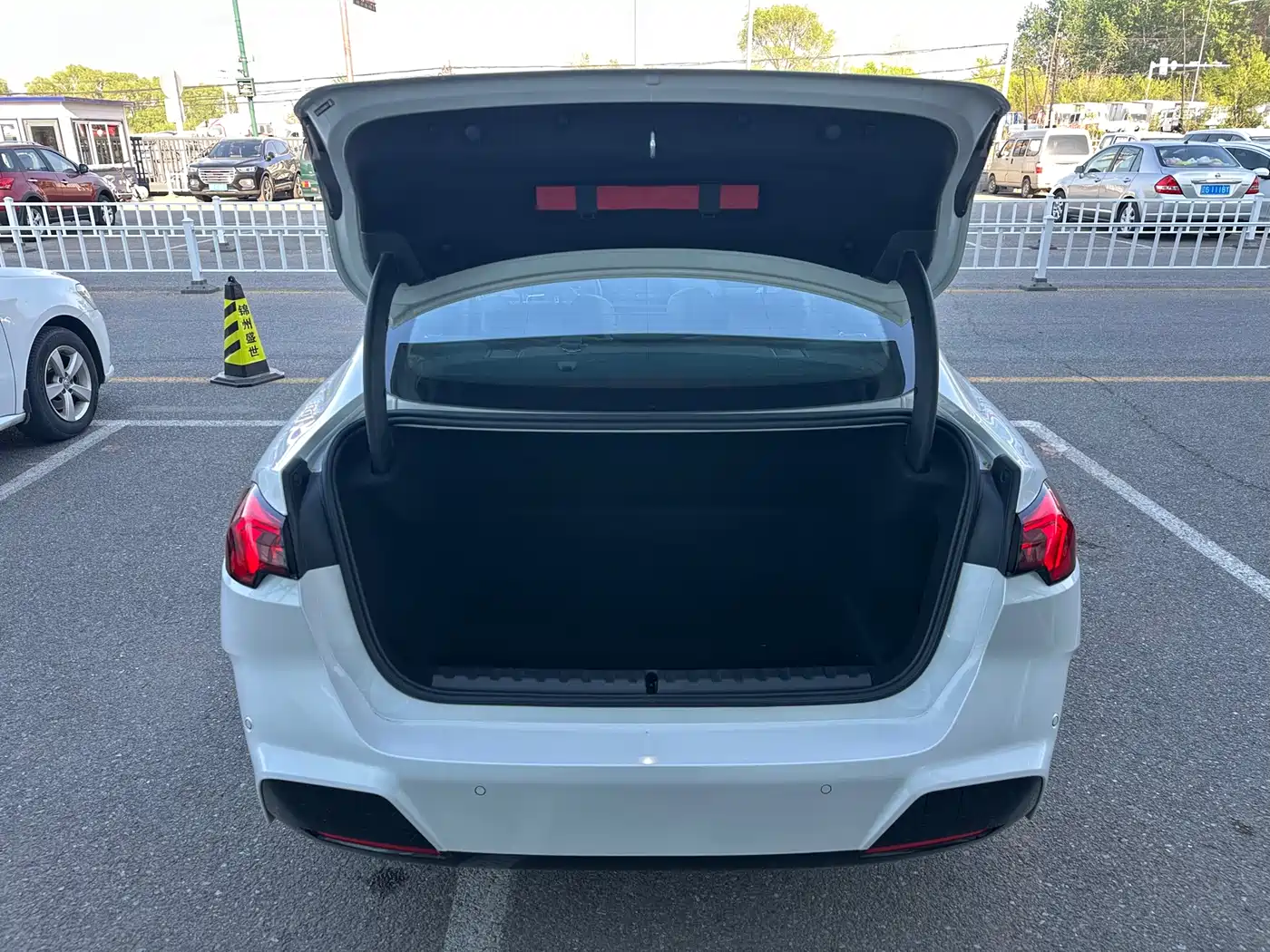 BMW 2 Series 2025 225L M Sport Package фото 18