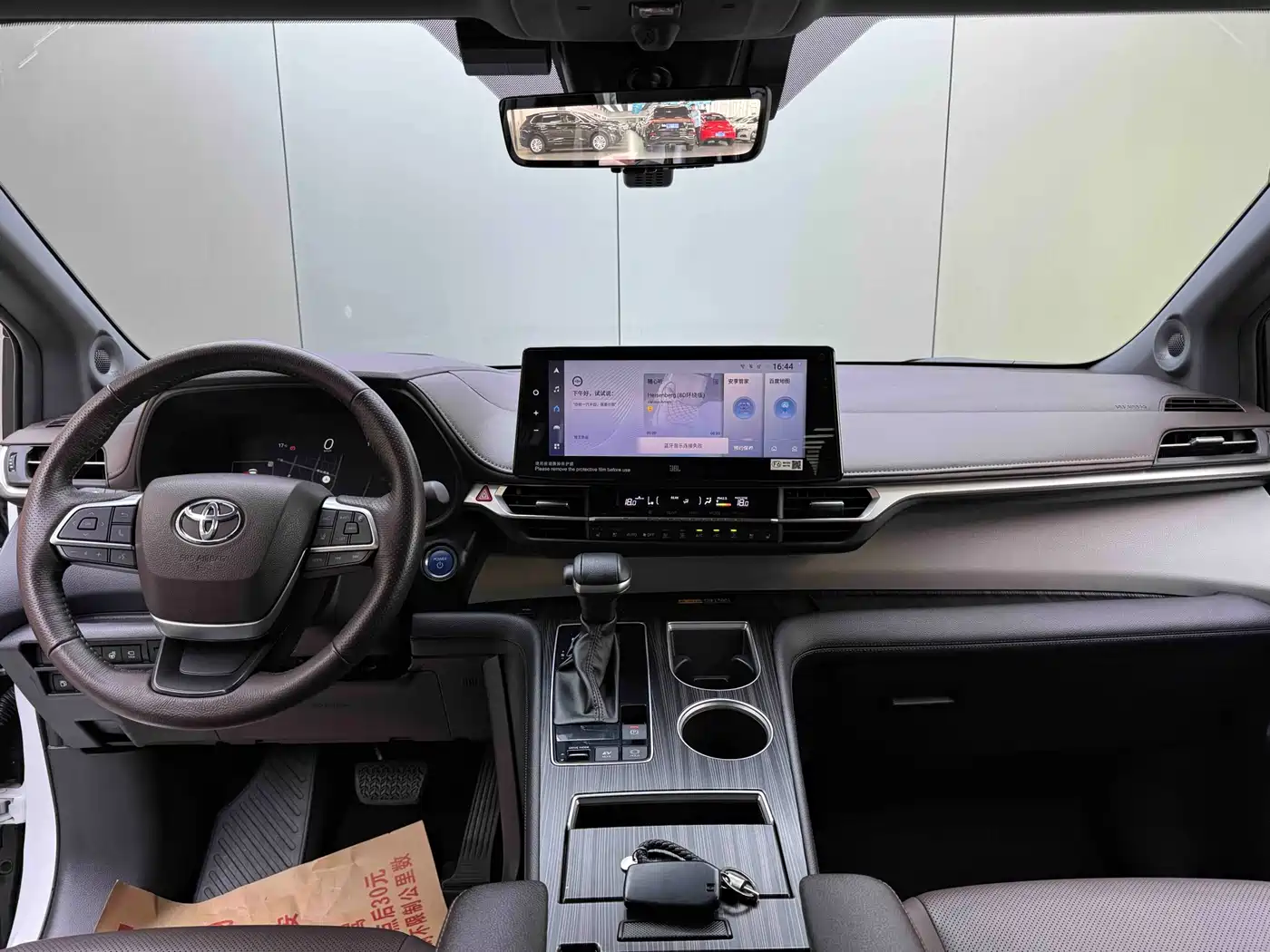 Toyota Granvia 2023 2.5L Hybrid Flagship VIP Edition фото 13