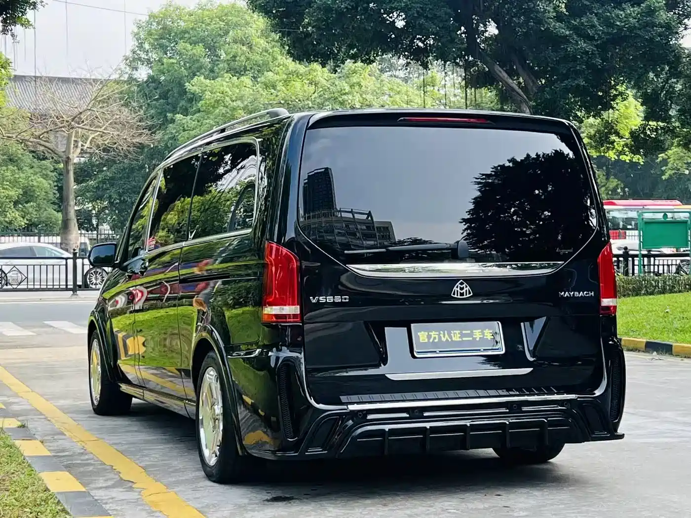 Mercedes-Benz V-Class 2018 V 260 L Premium Long Wheelbase Edition China VI фото 6