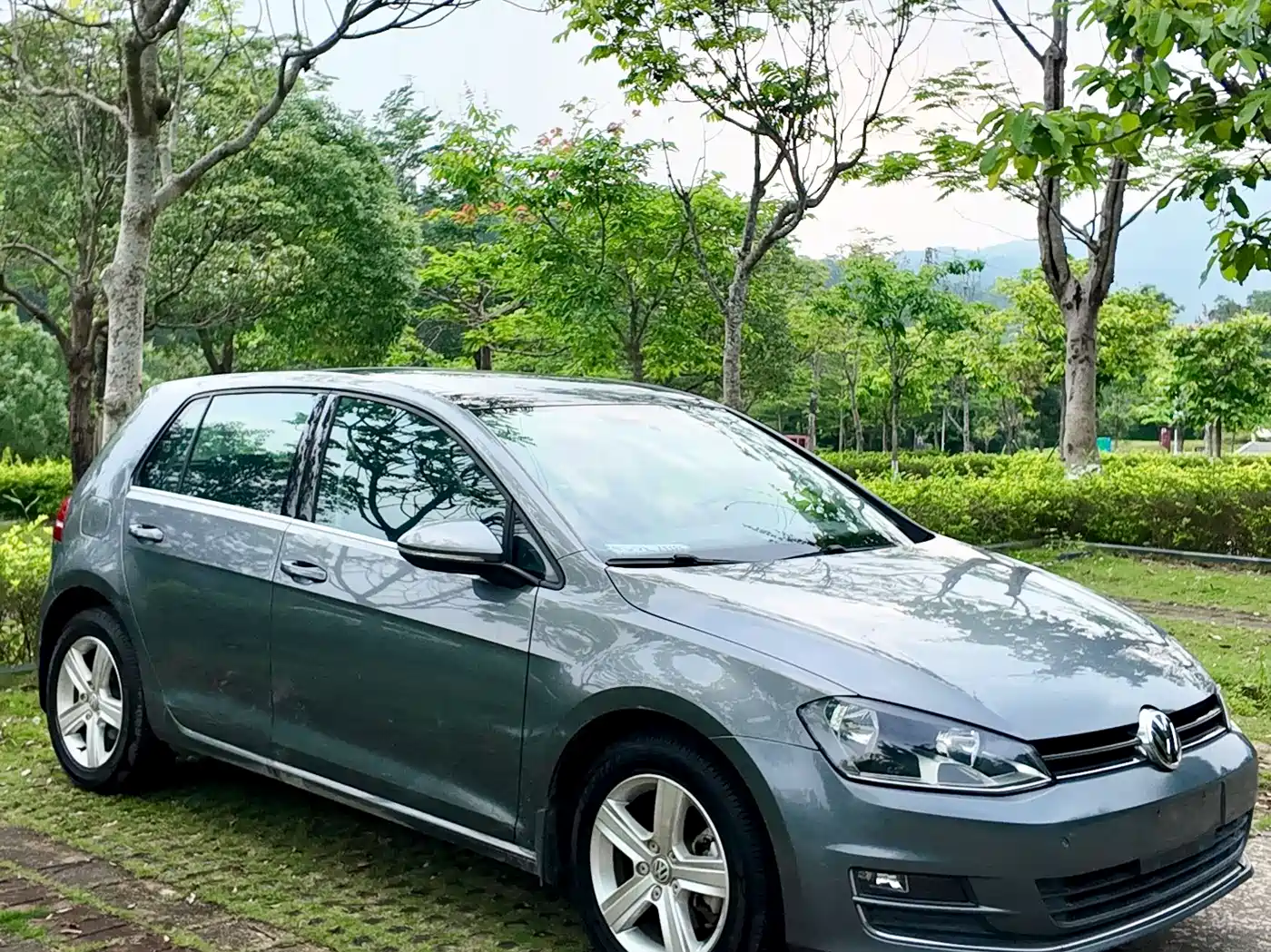 Volkswagen Golf 2014 1.6L Automatic Fashion Edition фото 3