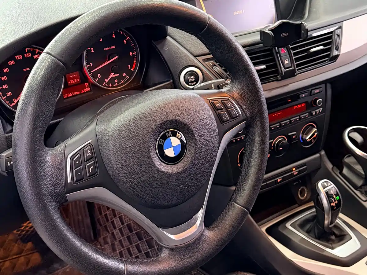 BMW X1 2014 sDrive18i Fashion Edition фото 23