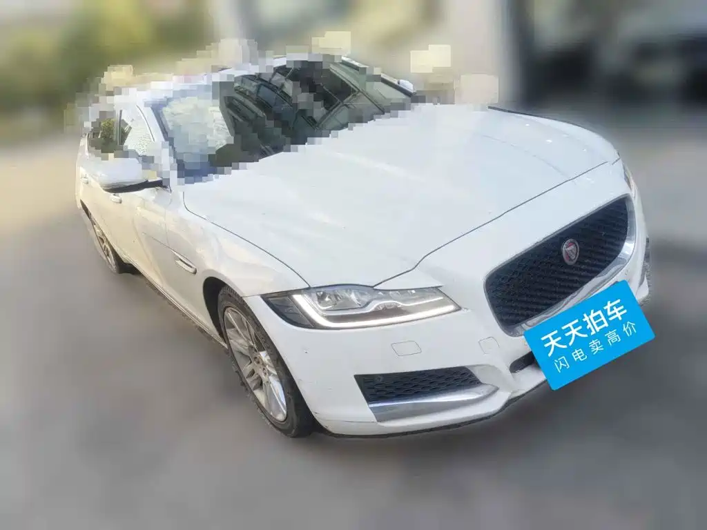 Photo 3 - Jaguar XFL