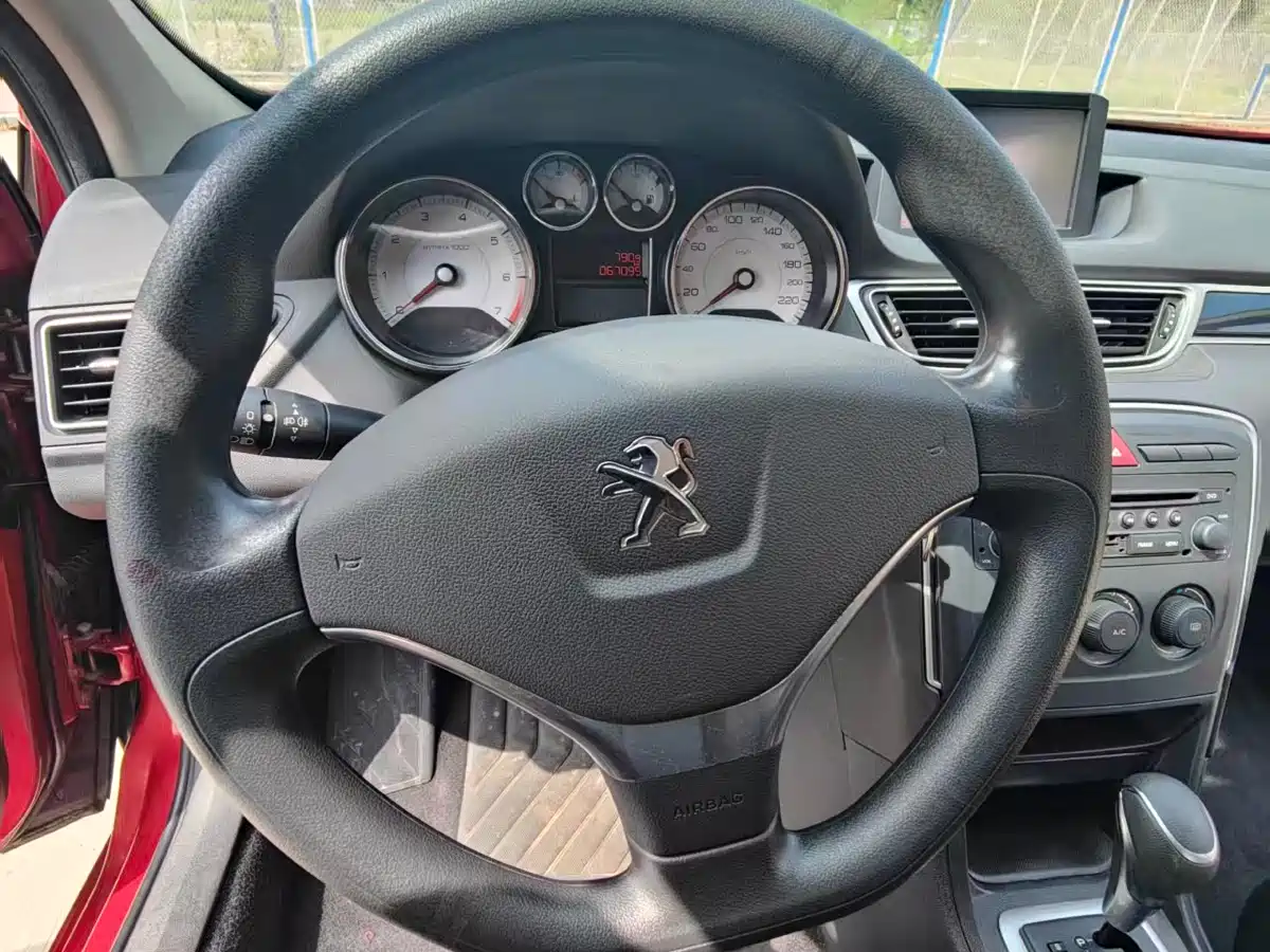 Peugeot 308 2014 Model Joy Edition Classic 1.6L Automatic Superior Style фото 14