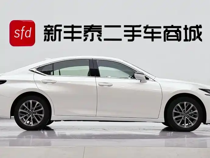 Lexus ES 2025 2025 300h Ultimate Edition