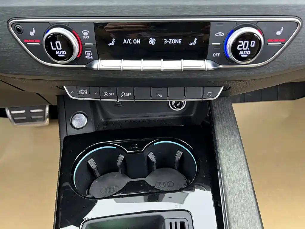 Фото 16 - Audi A4L