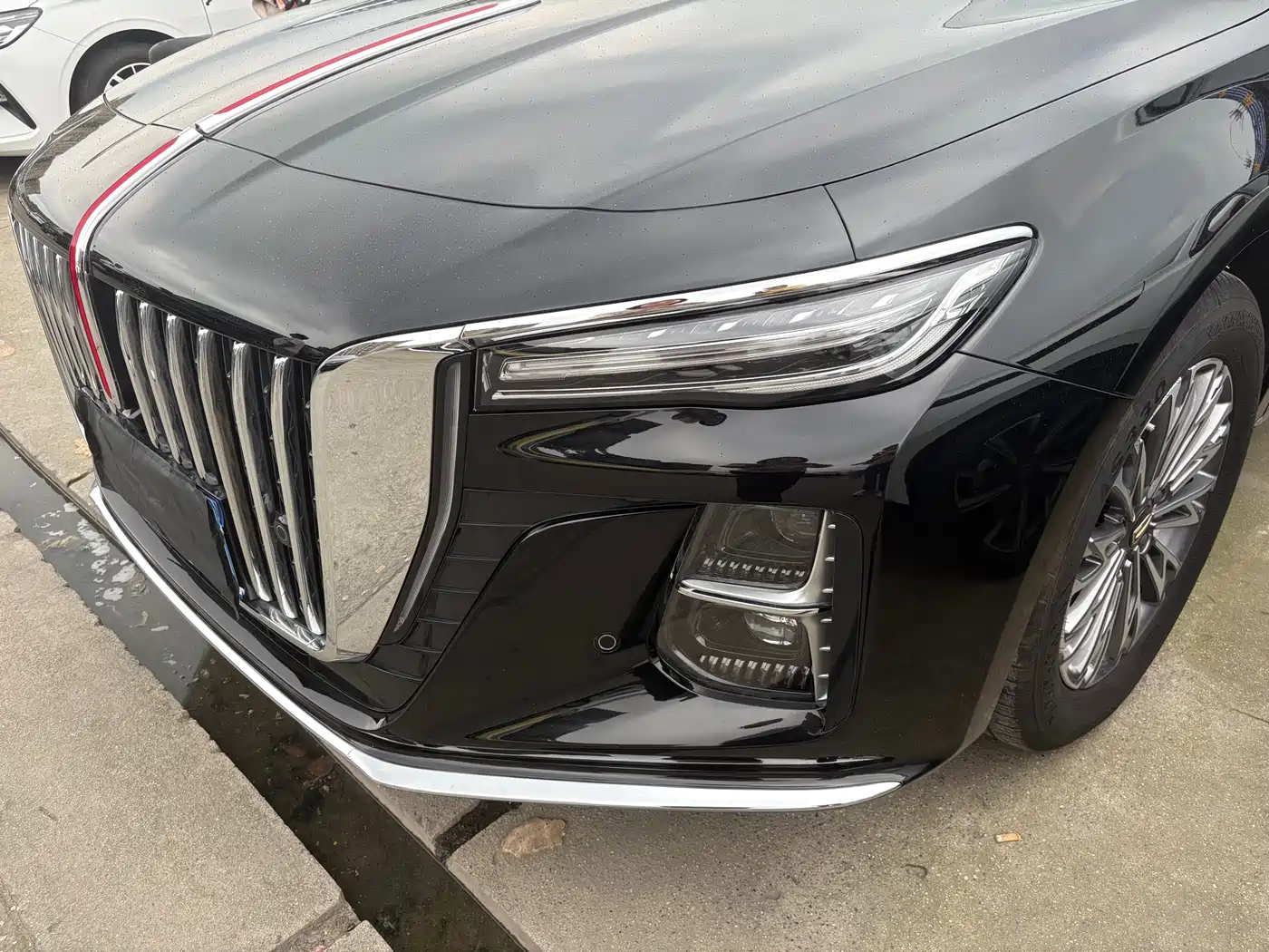 Hongqi H5 2025 1.5T DCT Flag Rhythm 500,000 Units Memorial Edition фото 3